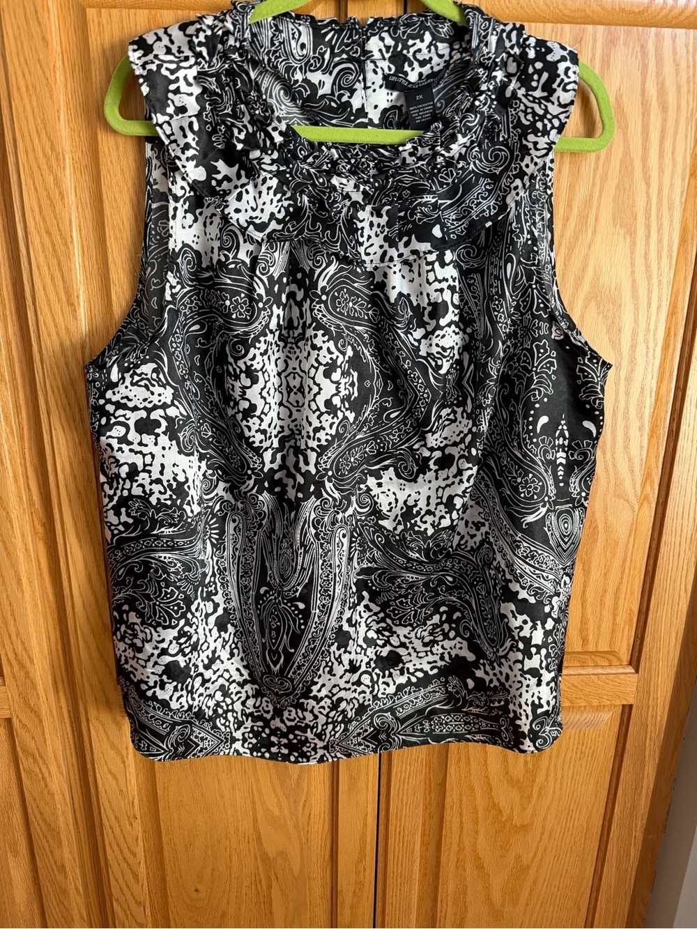 Sleeveless Black & White Paisley Print Cowl Neck  Tank - 2x